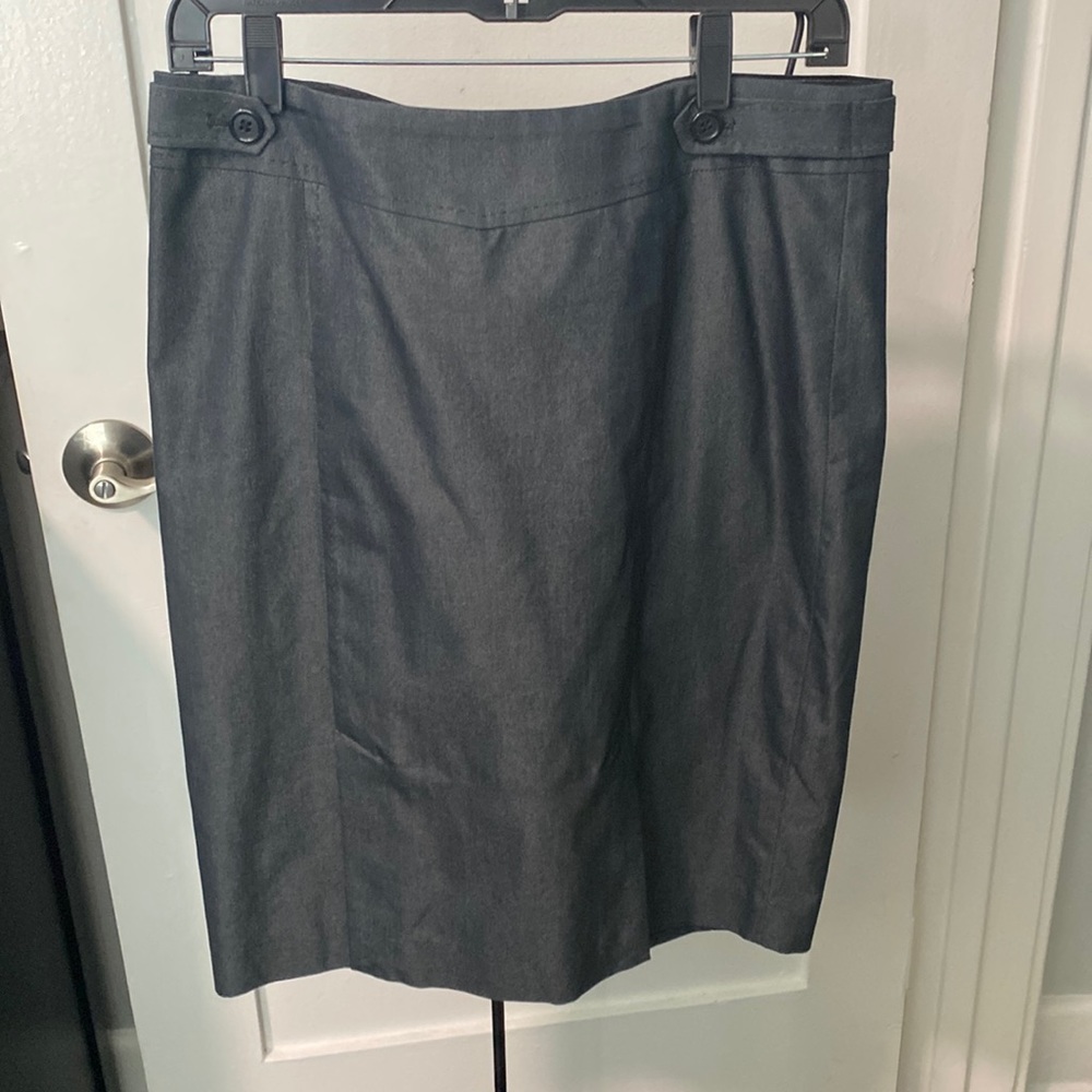 Excellent conditions. Gray shimmy skirt.